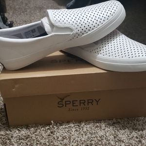 Brand New Sperry Scallop Crest Shoes White 8.5
